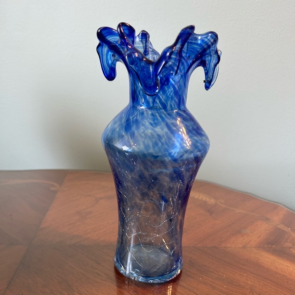 Cobalt blue art glass ruffle edge, crackle vase, USA, fourth July, patriotic - Picture 5 of 9